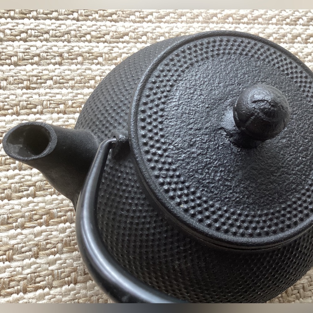 Iwachu Japanese cast iron Tetsubin teapot, Hobnail black - Picture 3 of 15
